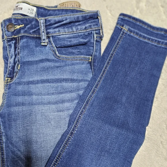 Hollister Sz 28W 29L Blue Skinny Jeans with Faded Indigo Detail - Picture 1 of 3